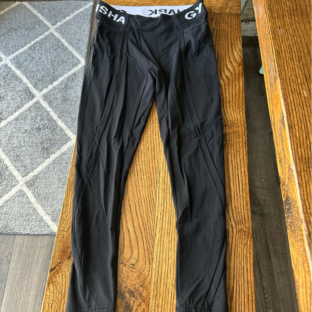 Gymshark cropped leggings with bottom mesh panel.